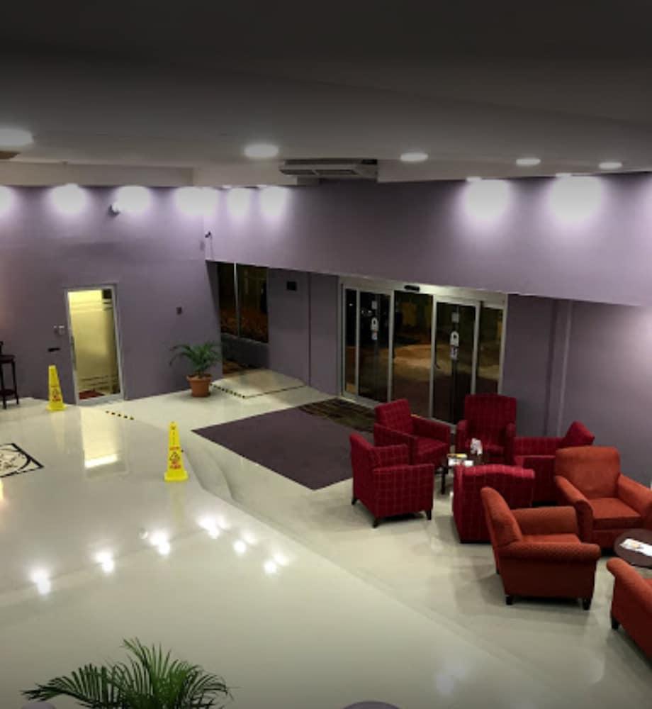 Airport Suites Hotel Piarco Exteriér fotografie
